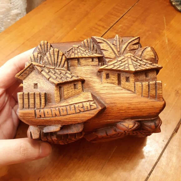 VINTAGE hand carved Honduran Wooden Jewelry Trinket Box made in Honduras, C.A. - Picture 1 of 9